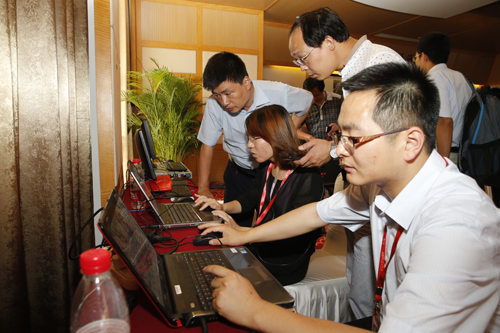 爱游戏网页版爱游戏网页版爱游戏网页版首页_爱游戏aiyouxi(中国)_爱游戏aiyouxi(中国)
工作人员现场演示“全能印厂”整体流程.jpg 爱游戏网页版爱游戏网页版爱游戏网页版首页_爱游戏aiyouxi(中国)_爱游戏aiyouxi(中国)
工作人员现场演示“全能印厂”整体流程.jpg